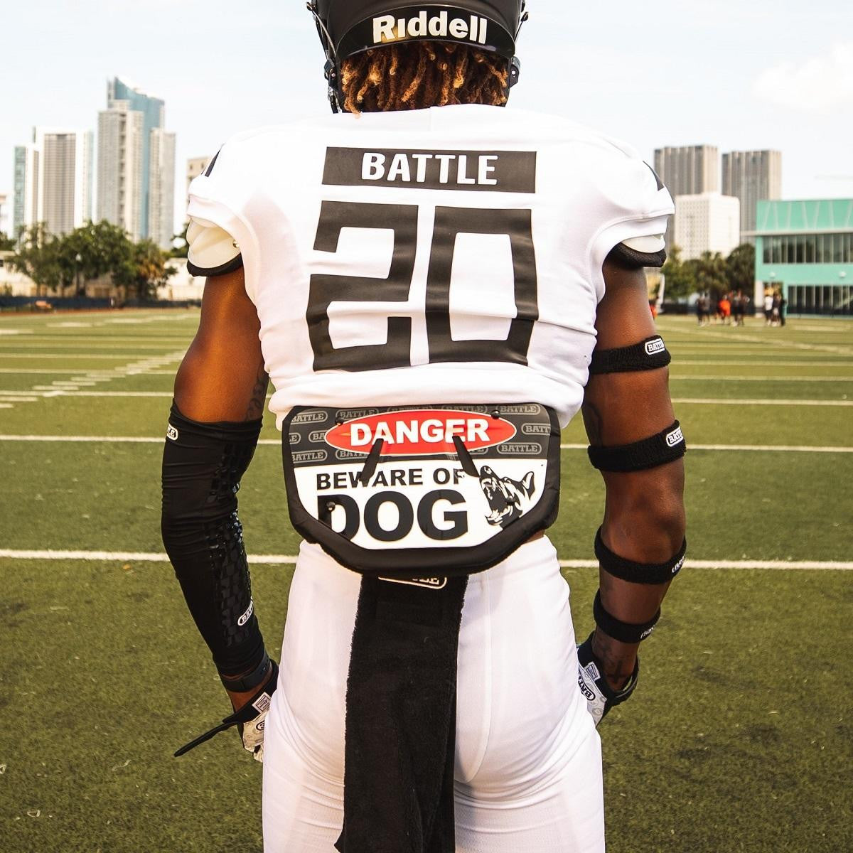 battle-sports-defender-beware-of-dog-back-plate-schwarz image 3