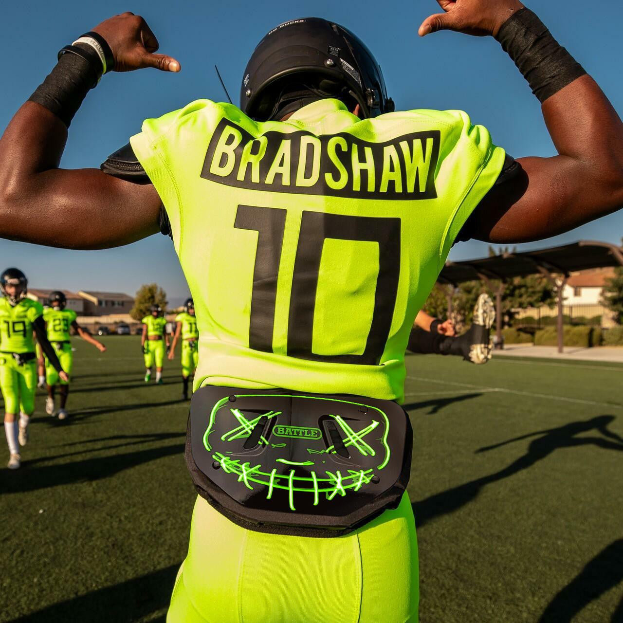 battle-defender-nightmare-2-0-football-back-plate-adult image 2